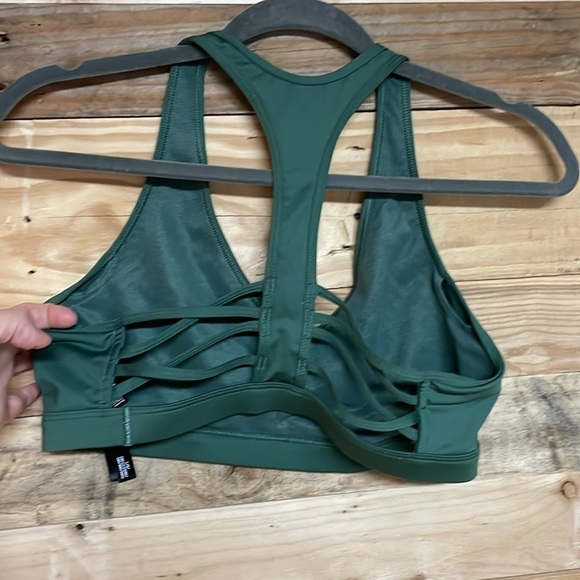 Victoria Sport size Large Green Razor Back V-neck Back Cutout Design Sports Bra - Picture 7 of 7